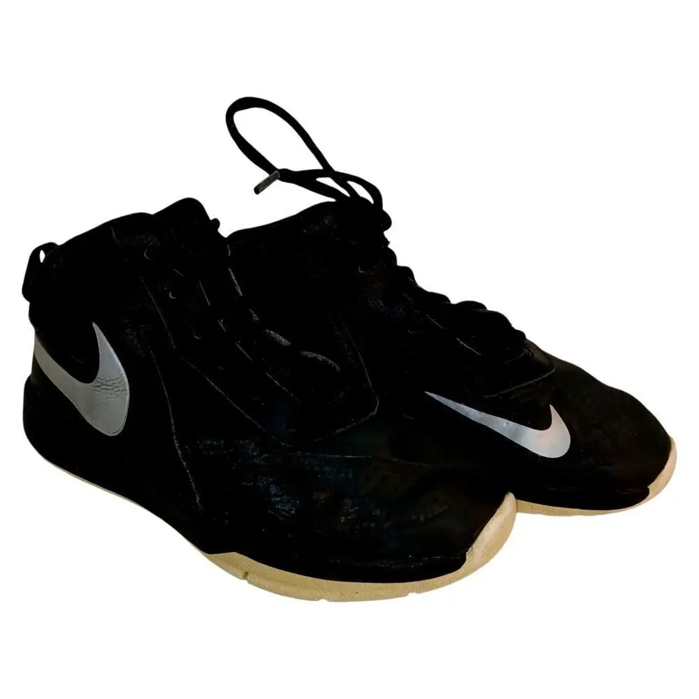 Nike Team Hustle Boys Black/White Sneakers - Size 2 Youth
